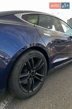 Лифтбек Tesla Model S 2015 в 