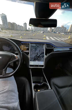 Лифтбек Tesla Model S 2015 в 
