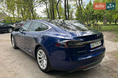 Лифтбек Tesla Model S 2015 в 