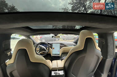Лифтбек Tesla Model S 2015 в 