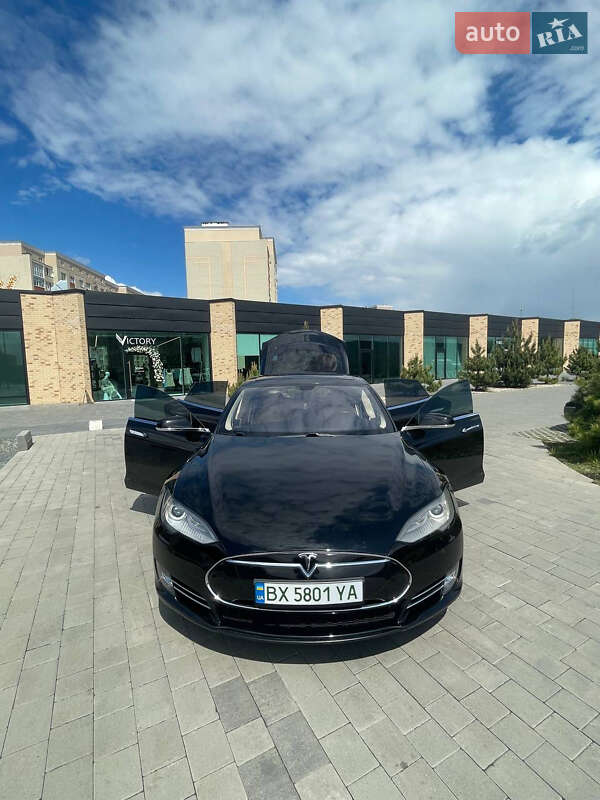Лифтбек Tesla Model S 2014 в 