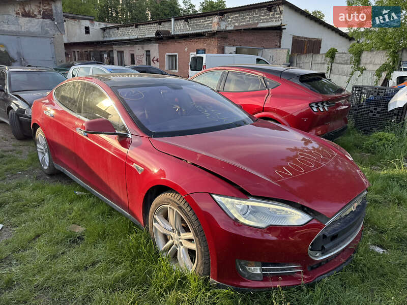 Ліфтбек Tesla Model S 2013 в 