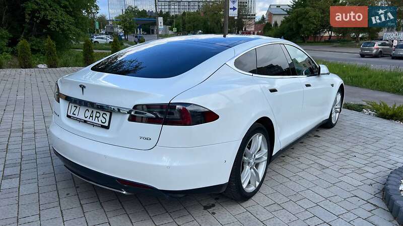 Ліфтбек Tesla Model S 2016 в Львові