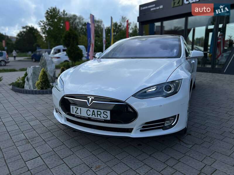 Ліфтбек Tesla Model S 2016 в Львові