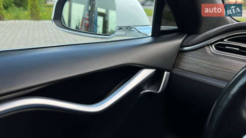 Лифтбек Tesla Model S 2016 в Львове