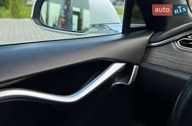 Лифтбек Tesla Model S 2016 в 