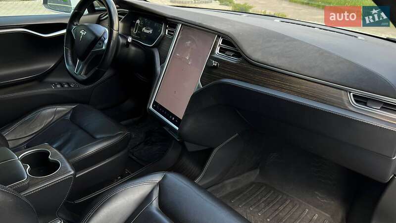 Ліфтбек Tesla Model S 2016 в Львові