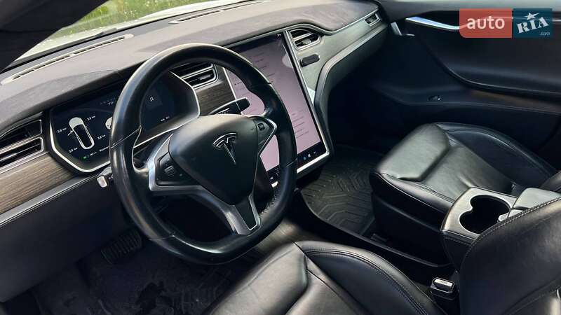 Лифтбек Tesla Model S 2016 в Львове