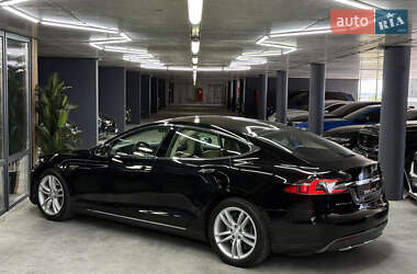 Лифтбек Tesla Model S 2013 в 