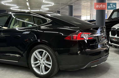 Лифтбек Tesla Model S 2013 в 