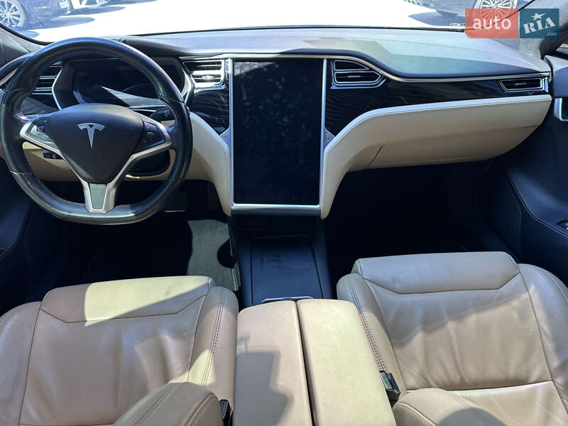 Лифтбек Tesla Model S 2017 в Киеве