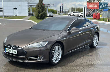 Лифтбек Tesla Model S 2013 в 