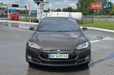 Лифтбек Tesla Model S 2013 в 