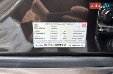 Лифтбек Tesla Model S 2013 в 