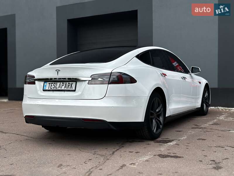 Лифтбек Tesla Model S 2015 в Киеве