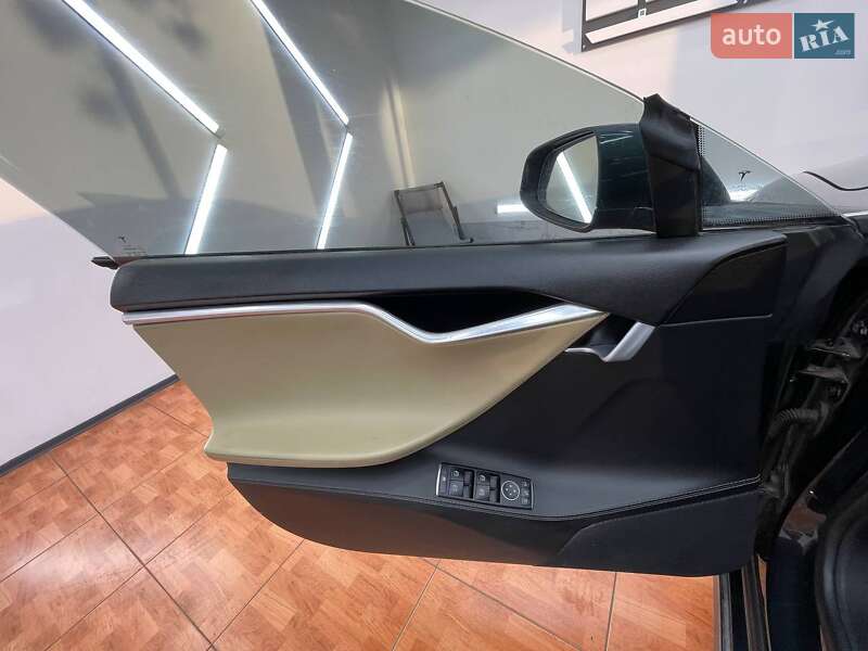 Лифтбек Tesla Model S 2014 в Киеве фото 15 Лифтбек Tesla Model S 2014 в Киеве