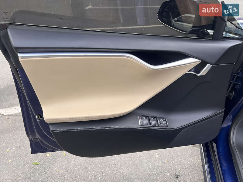 Ліфтбек Tesla Model S 2017 в Дніпрі