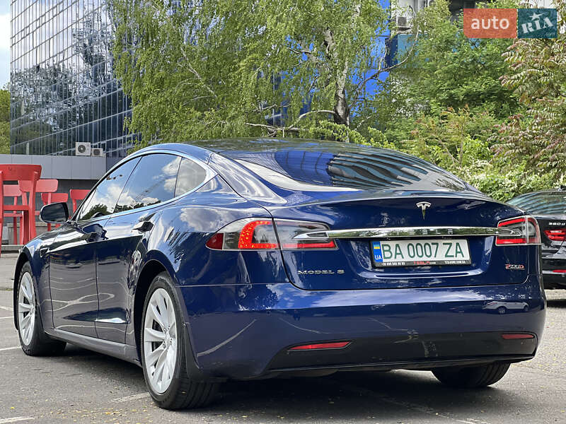 Ліфтбек Tesla Model S 2017 в Дніпрі