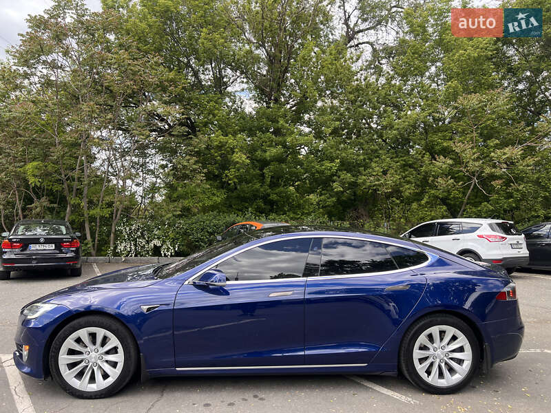Ліфтбек Tesla Model S 2017 в Дніпрі