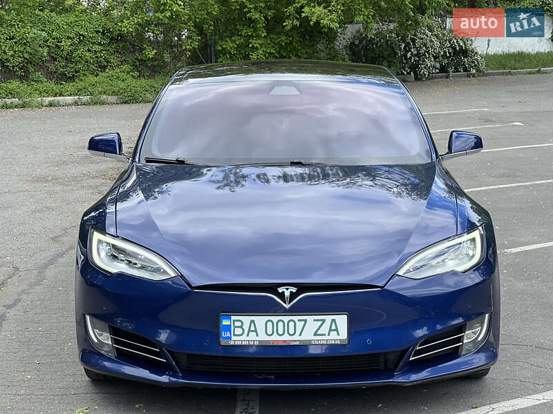 Ліфтбек Tesla Model S 2017 в Дніпрі