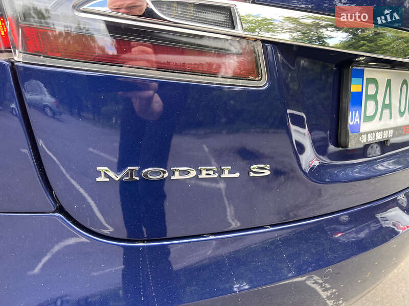 Ліфтбек Tesla Model S 2017 в Дніпрі