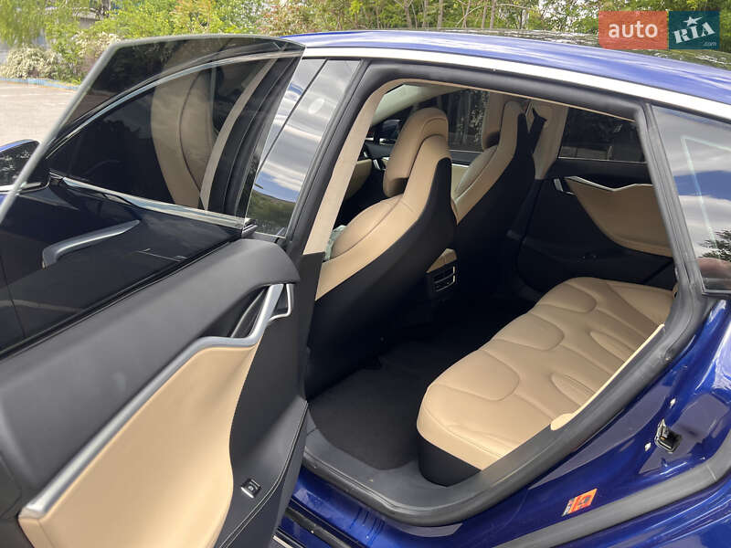 Ліфтбек Tesla Model S 2017 в Дніпрі
