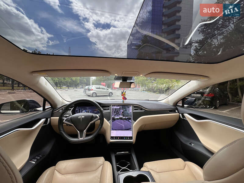 Ліфтбек Tesla Model S 2017 в Дніпрі