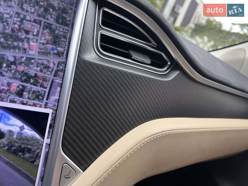 Ліфтбек Tesla Model S 2017 в Дніпрі