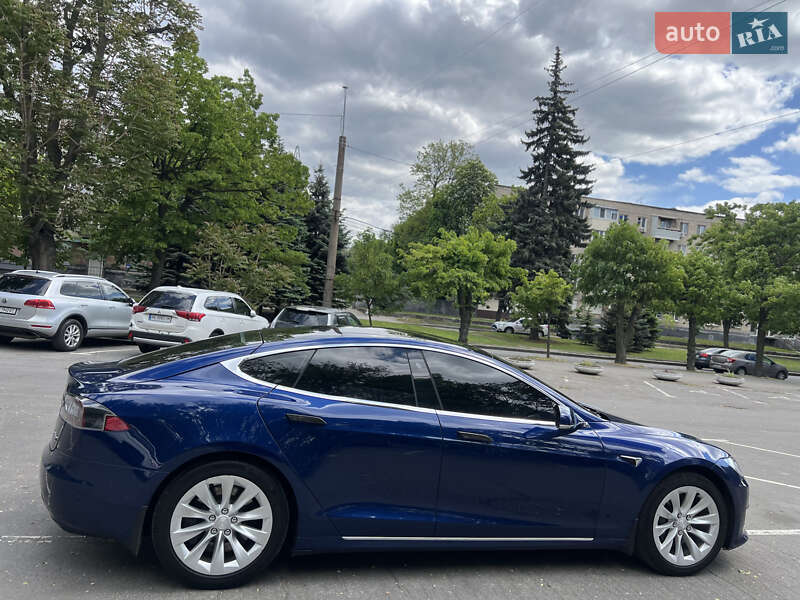 Ліфтбек Tesla Model S 2017 в Дніпрі