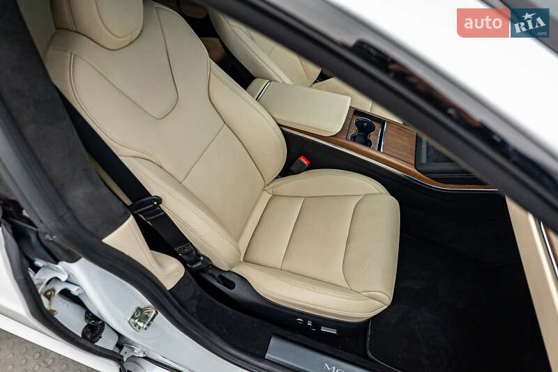 Седан Tesla Model S 2022 в Киеве