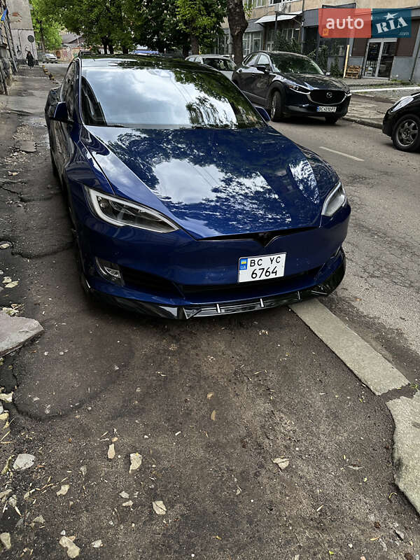 Лифтбек Tesla Model S 2016 в Львове