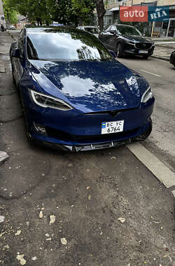 Лифтбек Tesla Model S 2016 в 