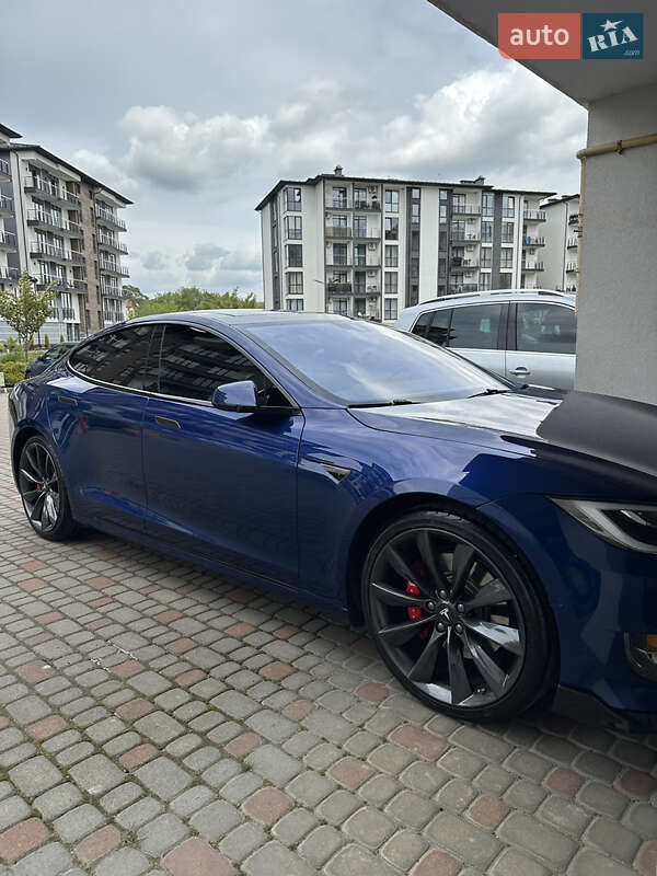 Лифтбек Tesla Model S 2016 в Львове