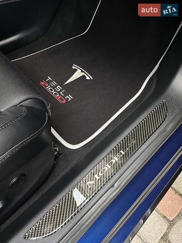 Лифтбек Tesla Model S 2016 в Львове