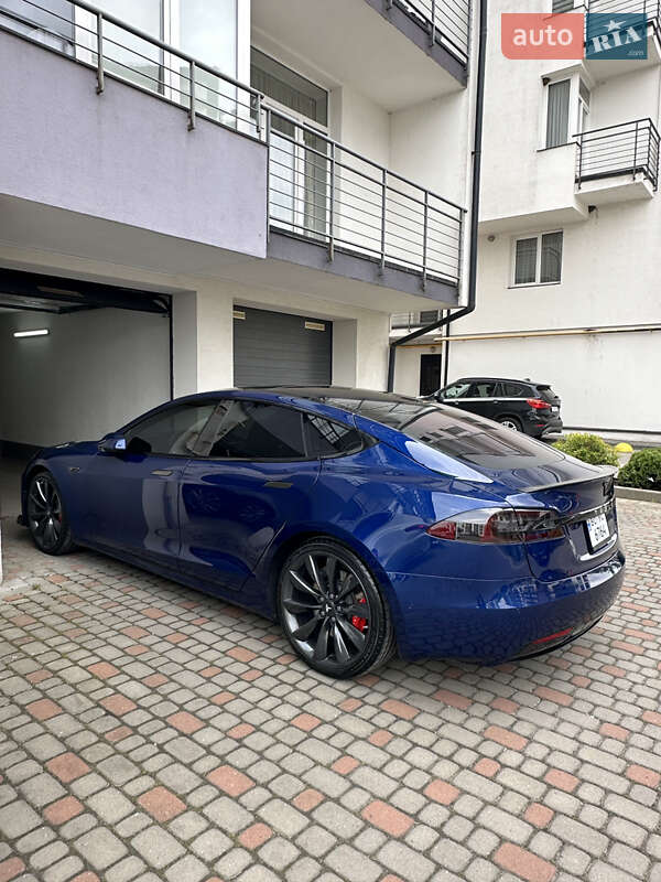 Лифтбек Tesla Model S 2016 в Львове