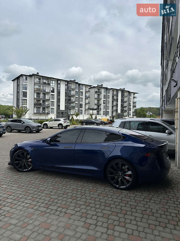 Лифтбек Tesla Model S 2016 в Львове