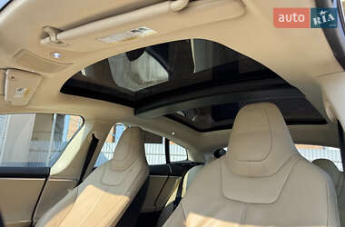 Лифтбек Tesla Model S 2013 в 