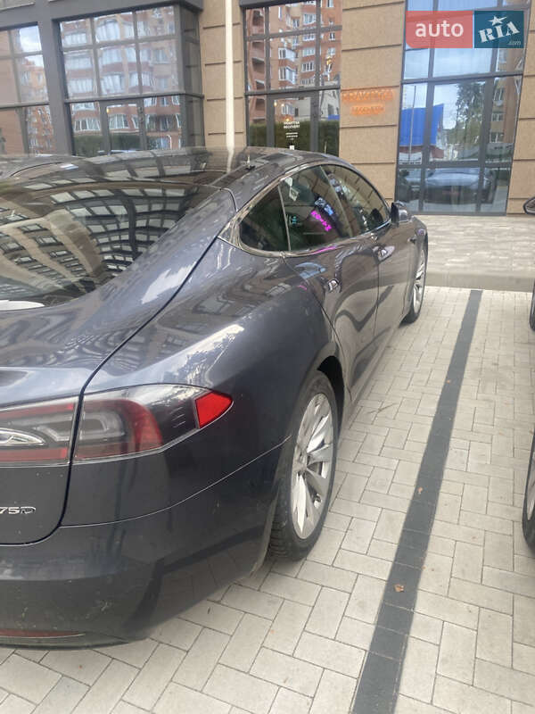 Лифтбек Tesla Model S 2017 в Ирпене
