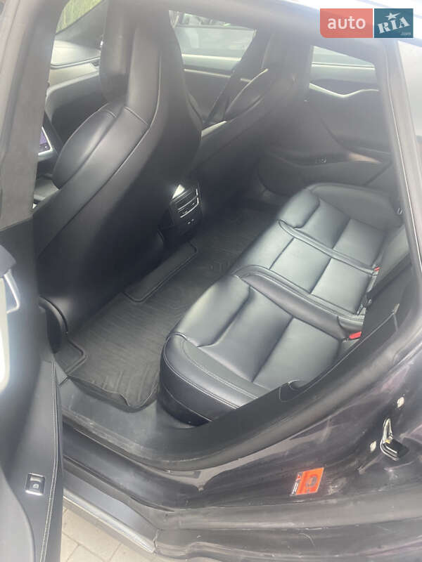 Лифтбек Tesla Model S 2017 в Ирпене