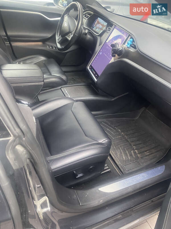 Лифтбек Tesla Model S 2017 в Ирпене