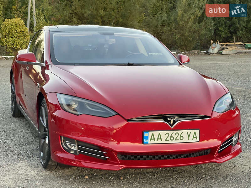 Ліфтбек Tesla Model S 2013 в Києві