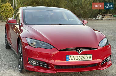 Лифтбек Tesla Model S 2013 в 