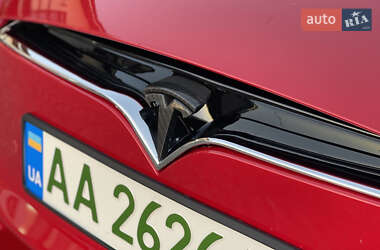 Лифтбек Tesla Model S 2013 в 