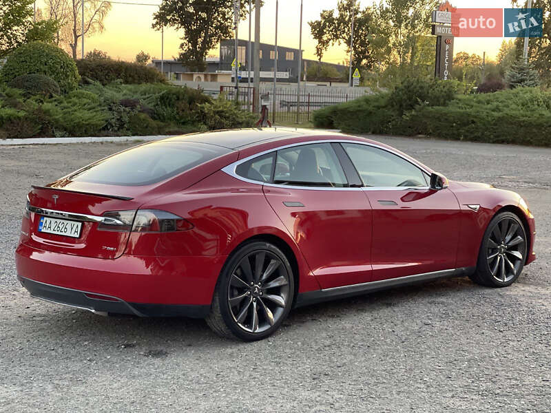 Ліфтбек Tesla Model S 2013 в Києві