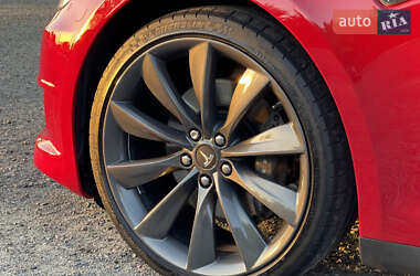 Лифтбек Tesla Model S 2013 в 