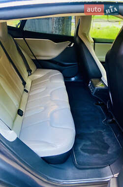 Ліфтбек Tesla Model S 2015 в 