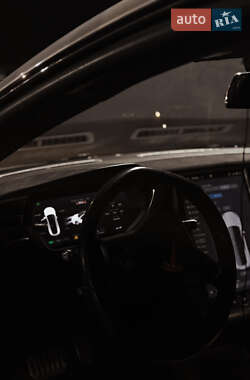 Лифтбек Tesla Model S 2014 в Черновцах