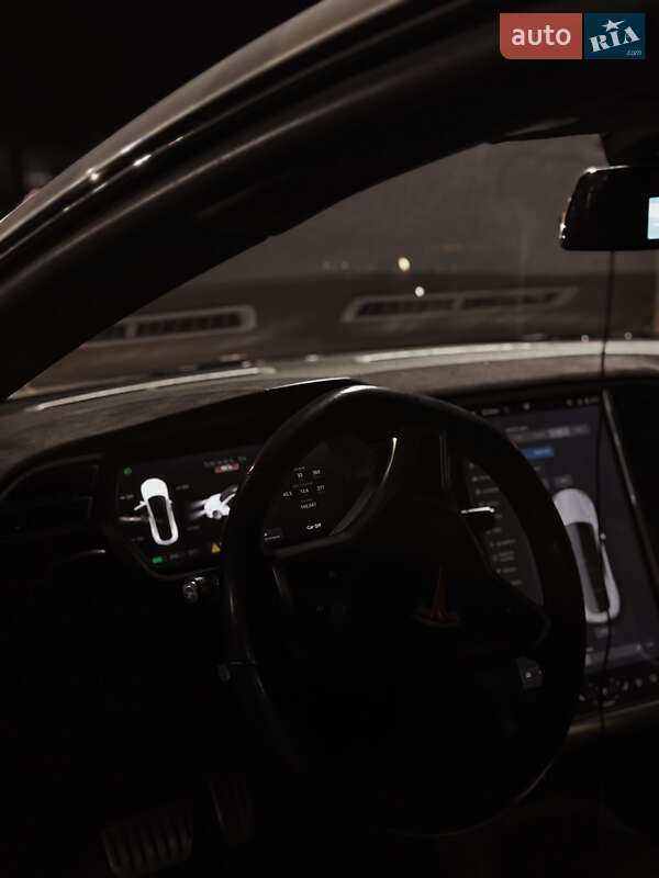 Ліфтбек Tesla Model S 2014 в Чернівцях