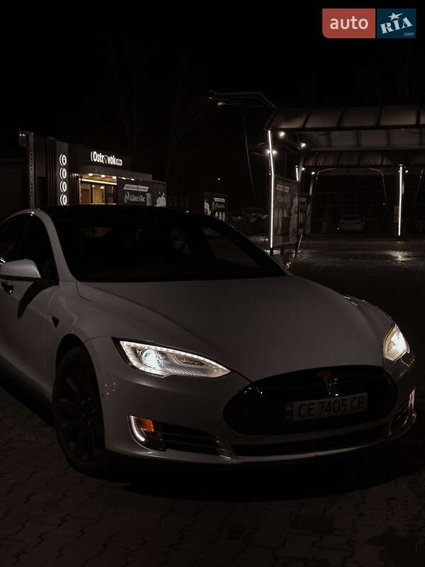 Ліфтбек Tesla Model S 2014 в Чернівцях