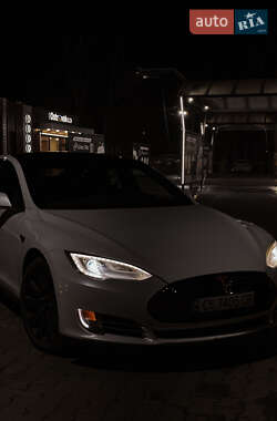 Седан Tesla Model S 2014 в 